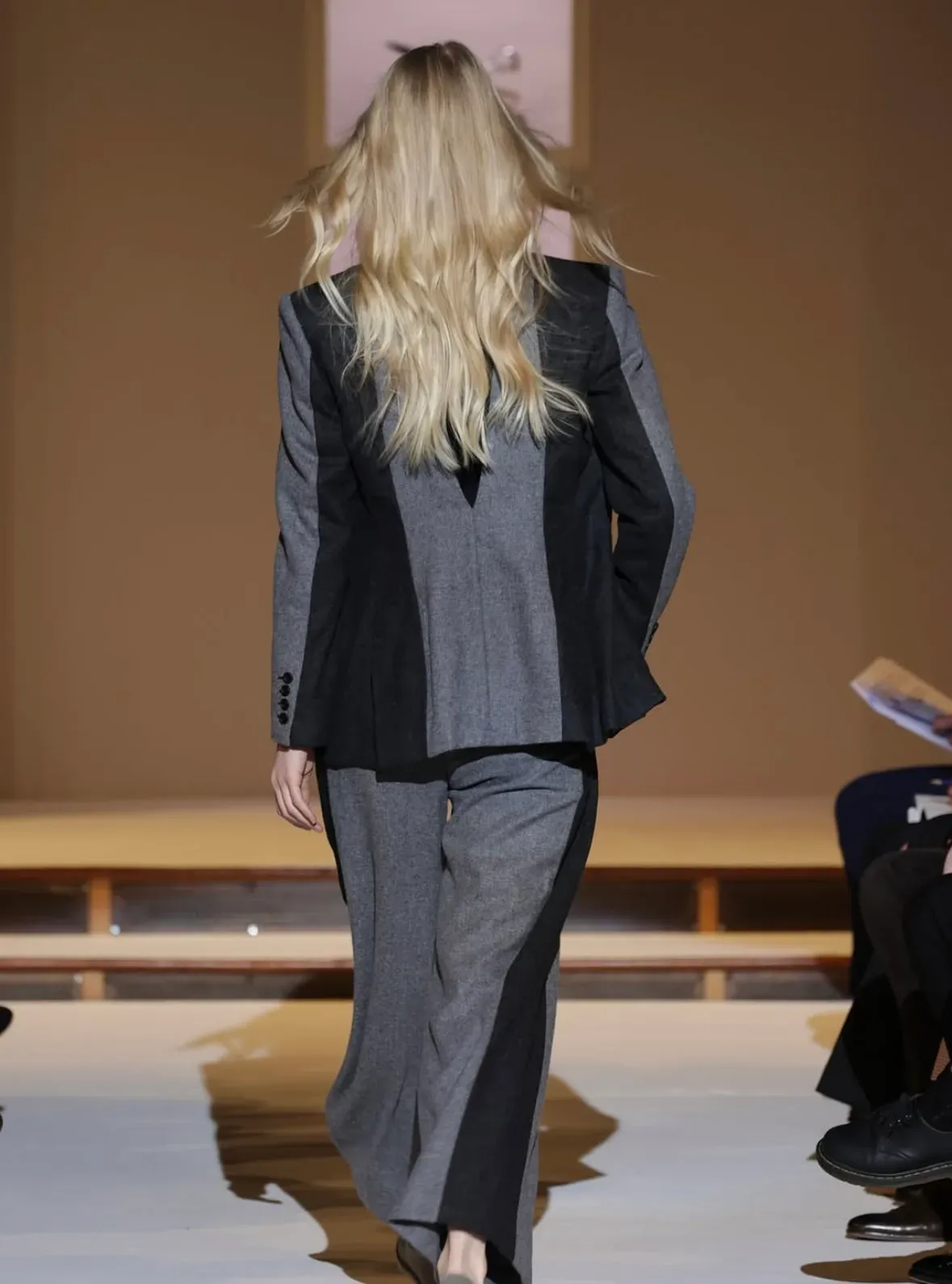 Runway back view of the colour-blocked grey wool suit